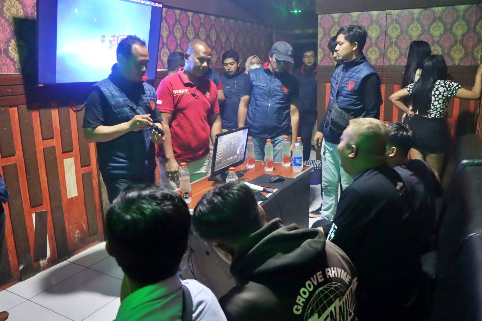 Operasi pekat jajaran Polresta Magelang di salah satu tempat karaoke di Bulan Ramadhan