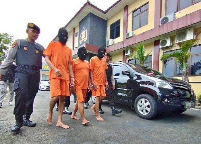 Tiga pelaku penggadai Daihatsu Xenia rental Rp 90 juta yang uangnya niat akan digandakan ke dukun asal Magelang