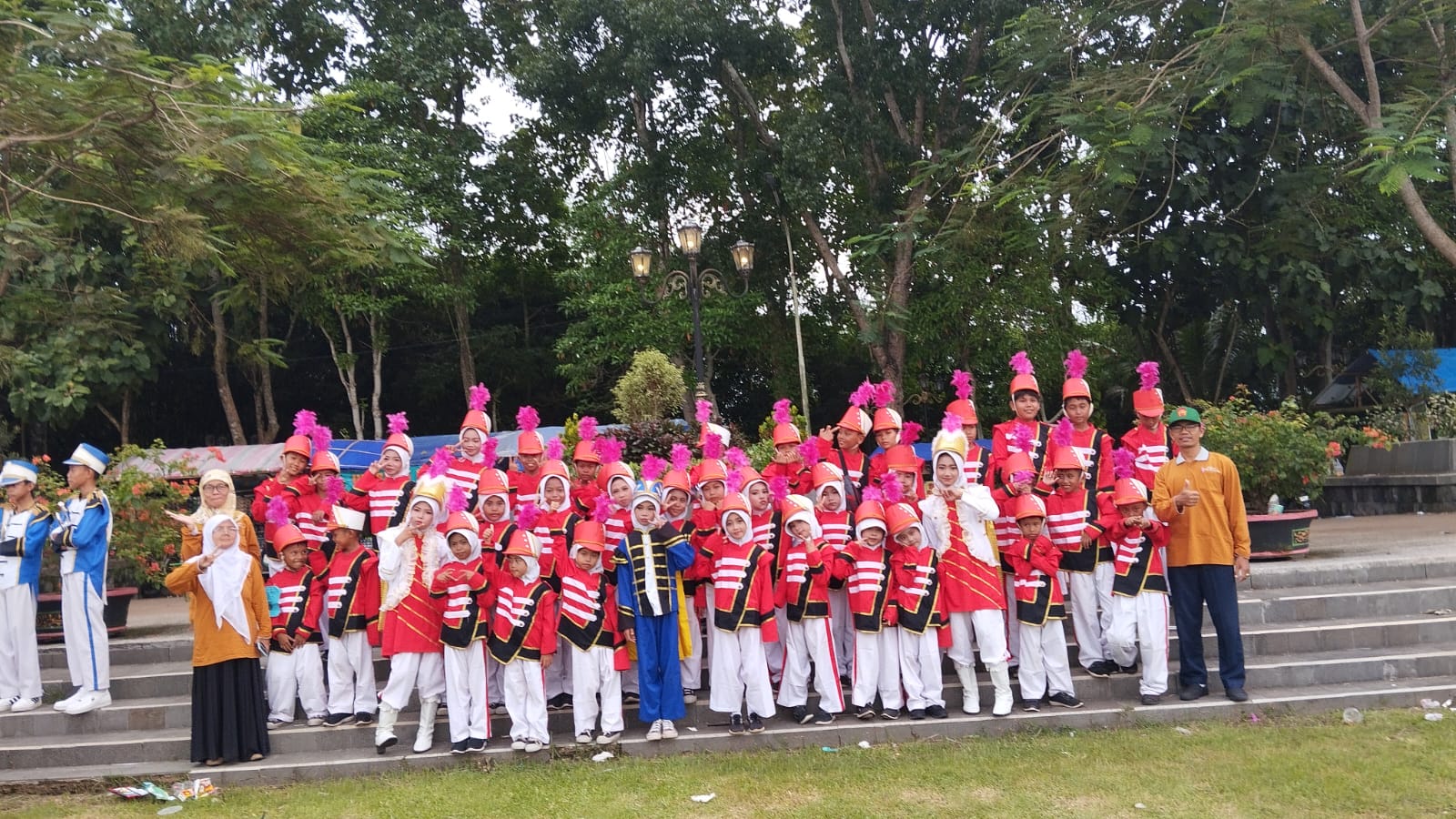 Tampil Perdana, MI Ma’arif Plus Kuncen Salam Magelang Raih Juara Harapan 3 Lomba Drumband