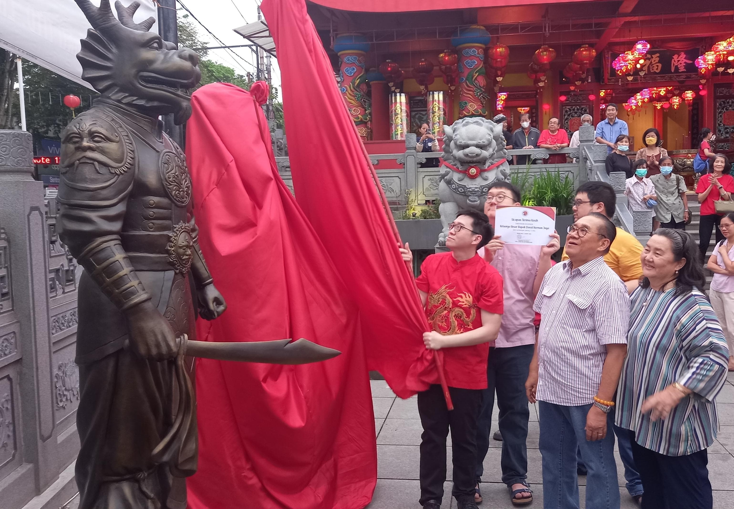 12 Patung Shio di Halaman TITD Liong Hok Bio Kota Magelang, Pengunjung Boleh Foto-foto