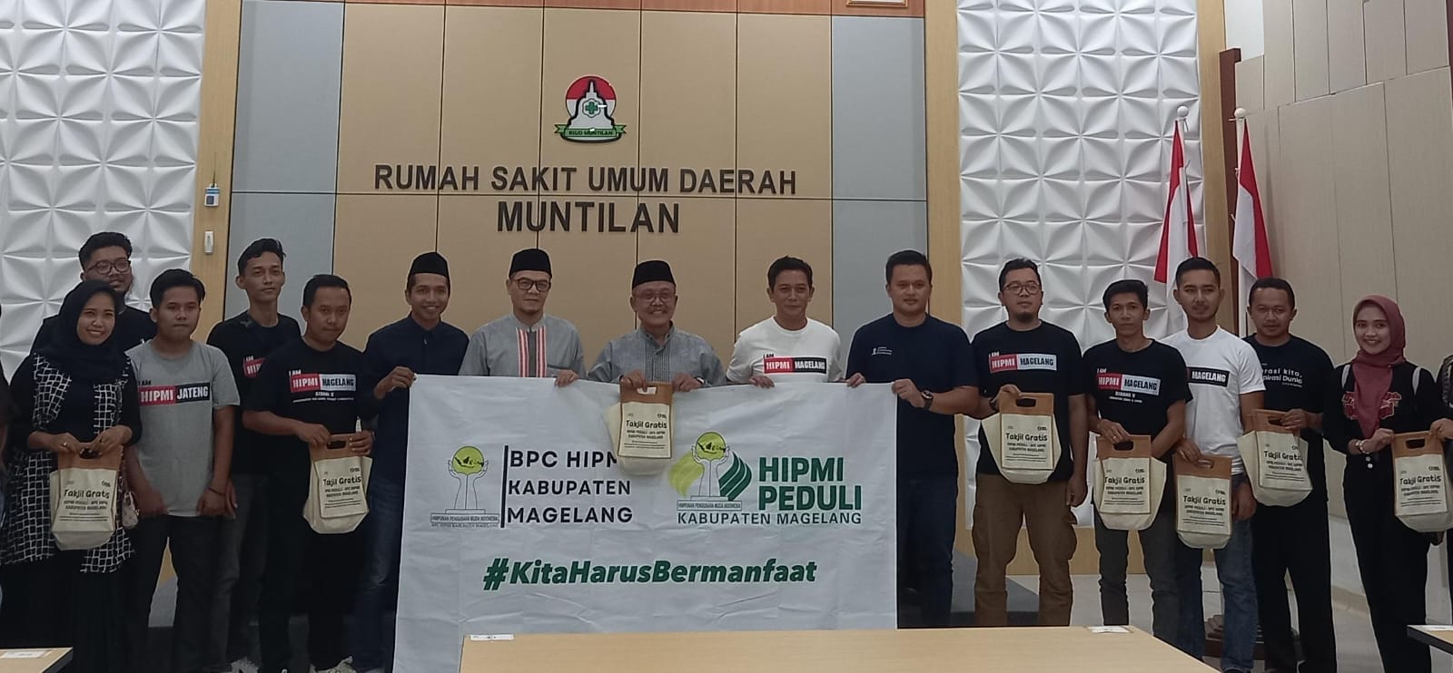 Momentum Ramadan, BPC HIPMI Kabupaten Magelang Gelar Baksos dan Bagikan Takjil