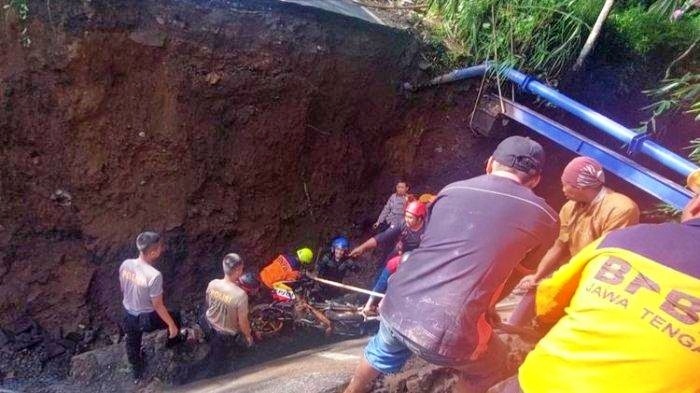 jembatan di Kota Salatiga tumbang alias roboh