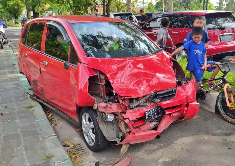 Salah satu kendaraan terlibat kecelakaan Karambol di Magelang
