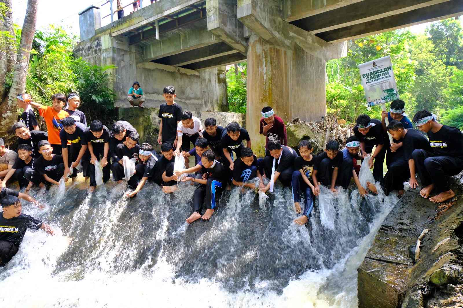 Santri di Temanggung Peringati Hari Bumi