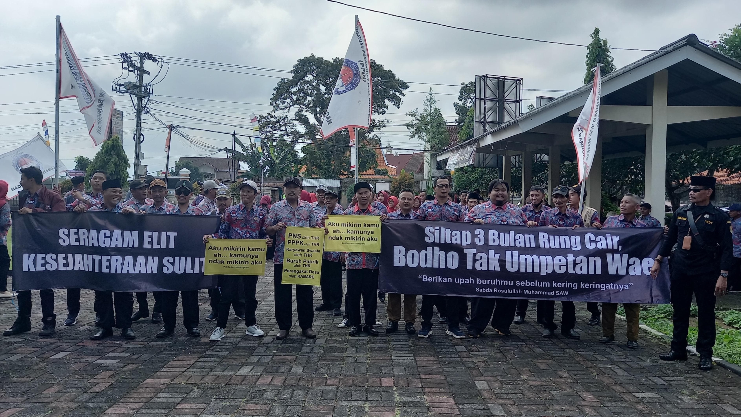 Tiga Bulan Belum Gajian, Perangkat Desa di Bandongan Magelang Datangi Kantor Kecamatan