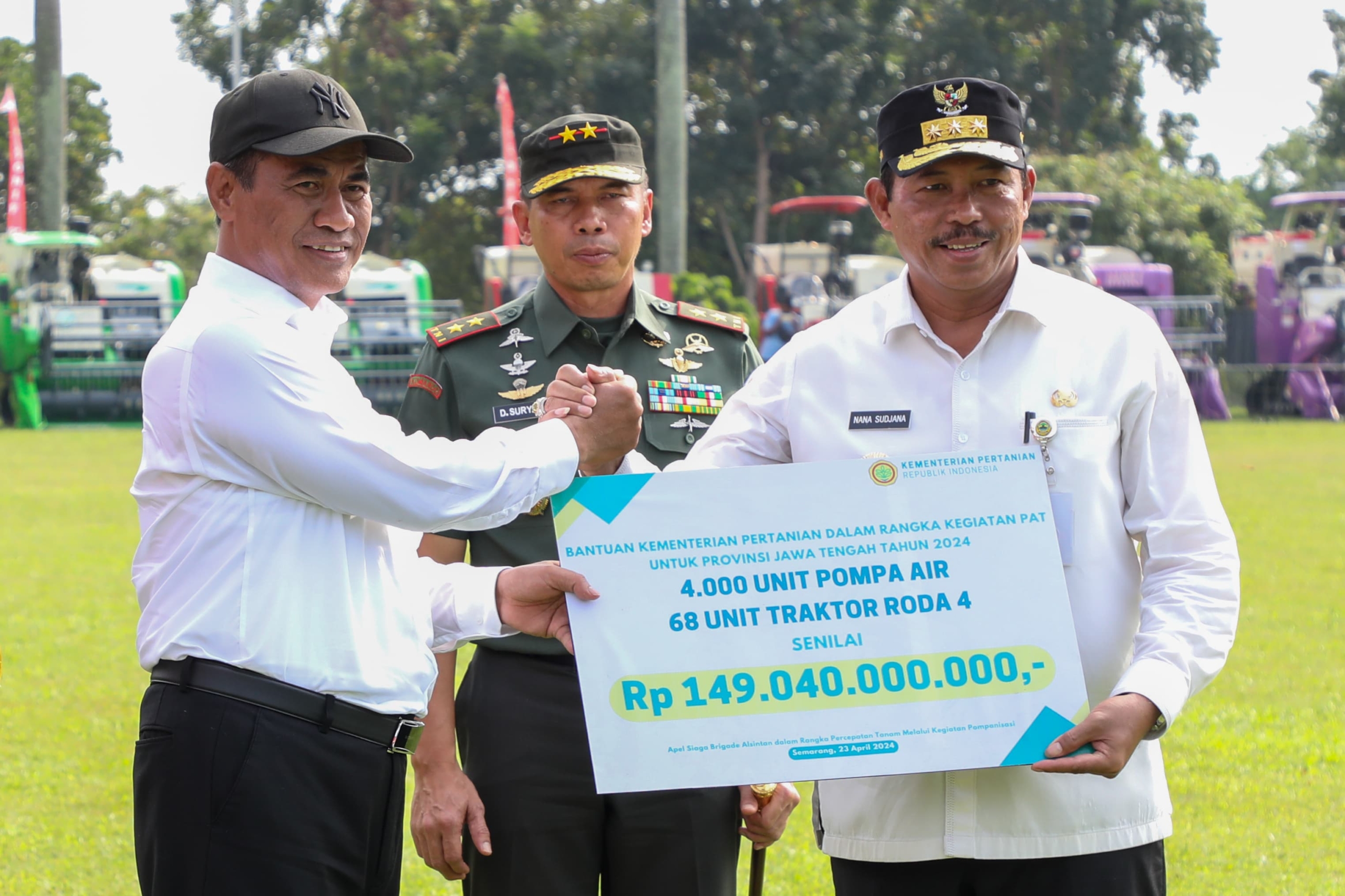 Petani Jateng Terima 10 Ribu Alsintan, Pj Gubernur Jateng Optimis Produksi Pangan Meningkat