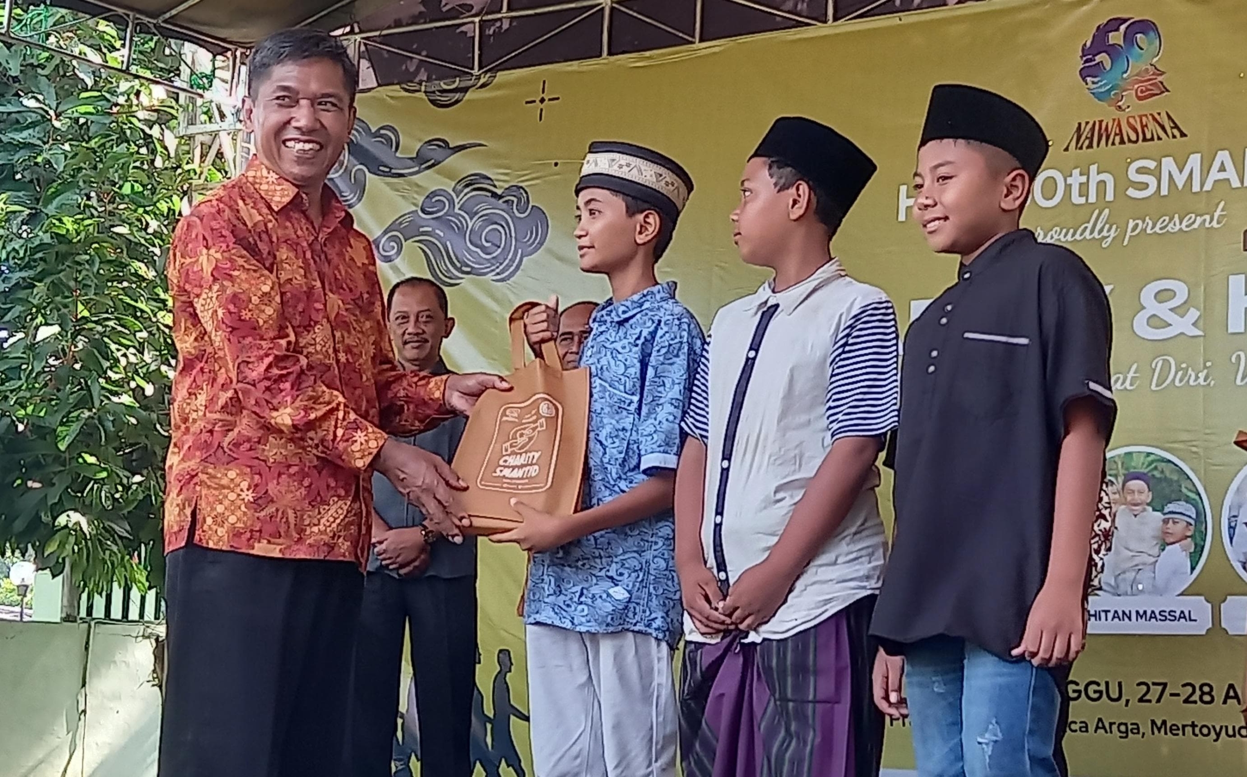 Kegiatan Sosial Hingga Jalan Sehat Meriahkan HUT ke-50 SMAN 1 Mertoyudan Magelang
