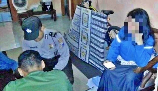 oknum guru bersama murd gadisnya di dalam rumah kontrakan berduaan