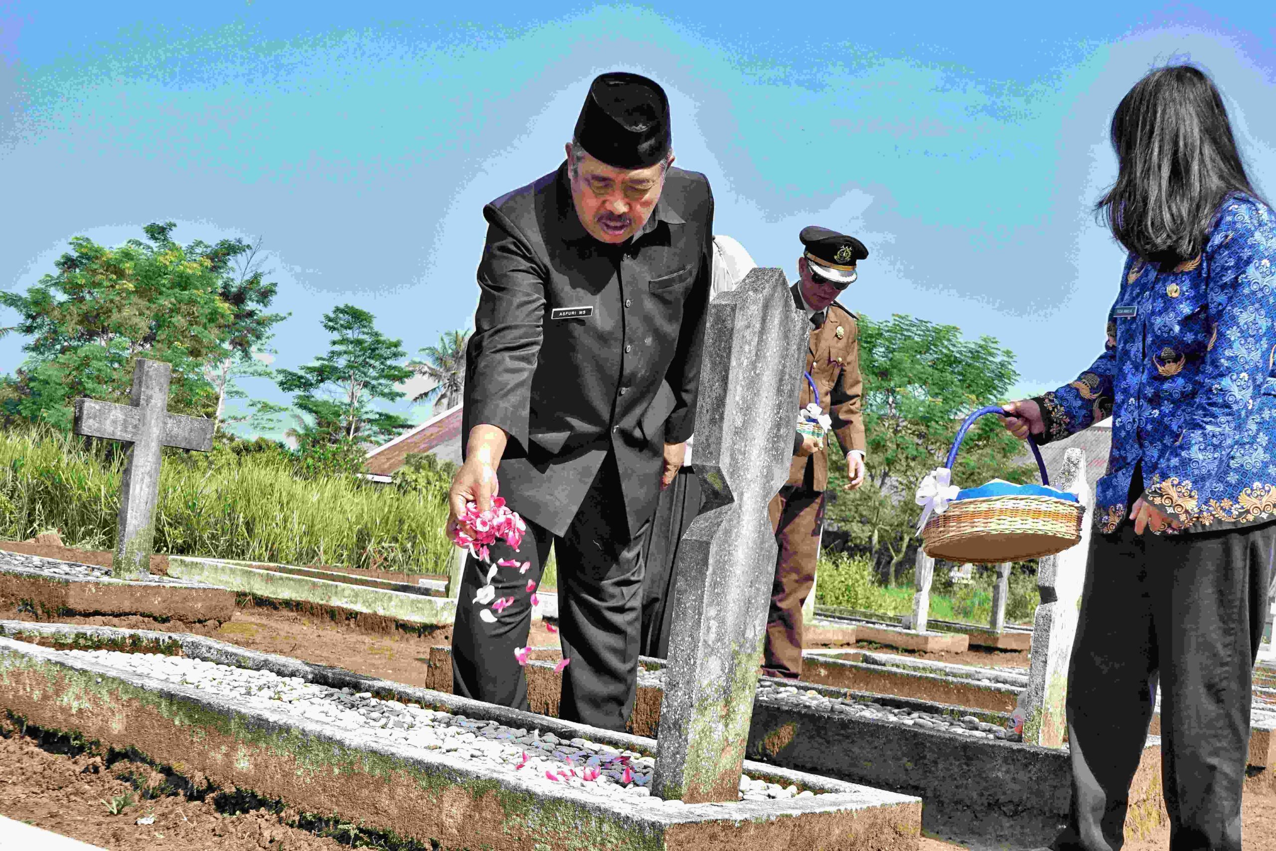 Asisten Administrasi Umum, Asfuri Muhzis bersama jajaran Forkopimda Ziarah di Taman Makam Pahlawan peringati Harkitnas ke 116