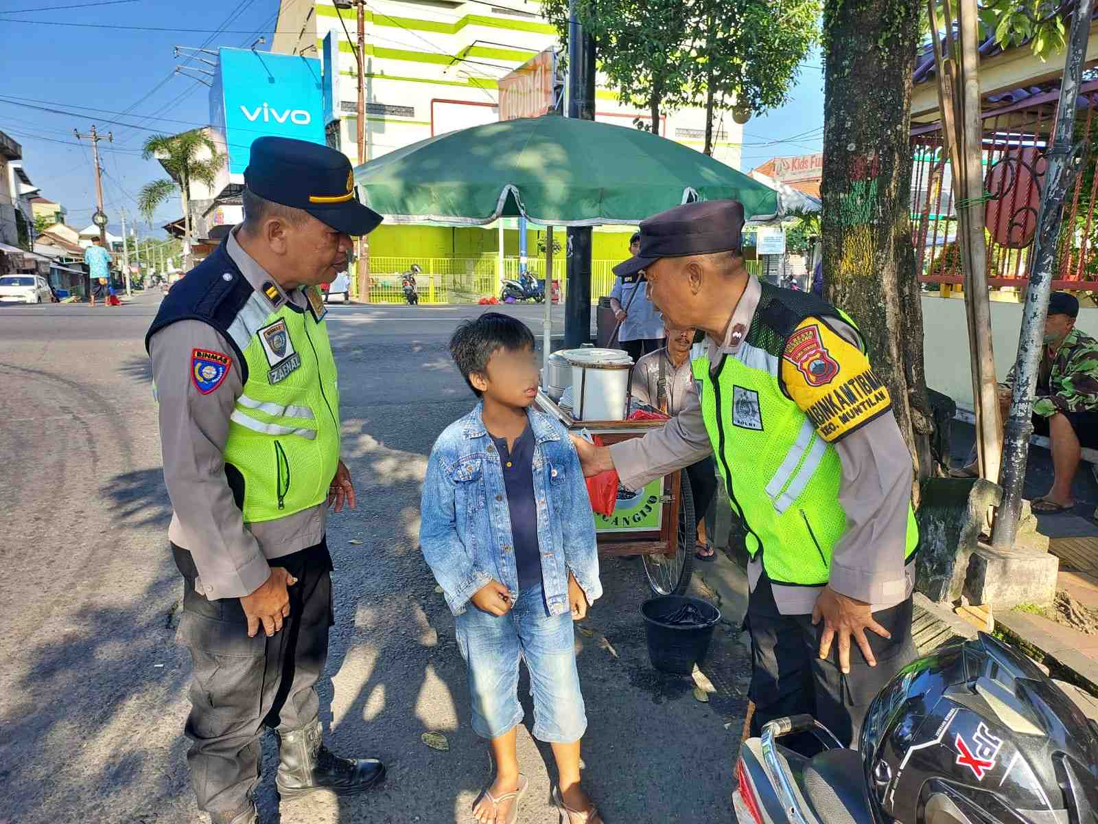 Bocah 10 Tahun yang kabur dan diantar pulang oleh Petugas Polsek Muntilan