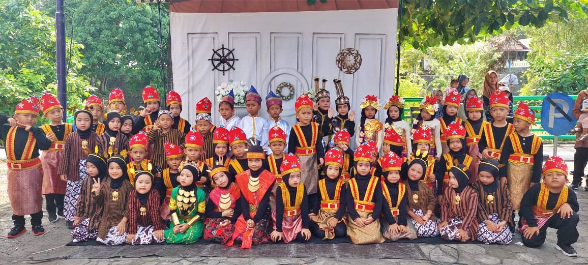 PAUD Al-Jauhar Salam Magelang juara Drumband