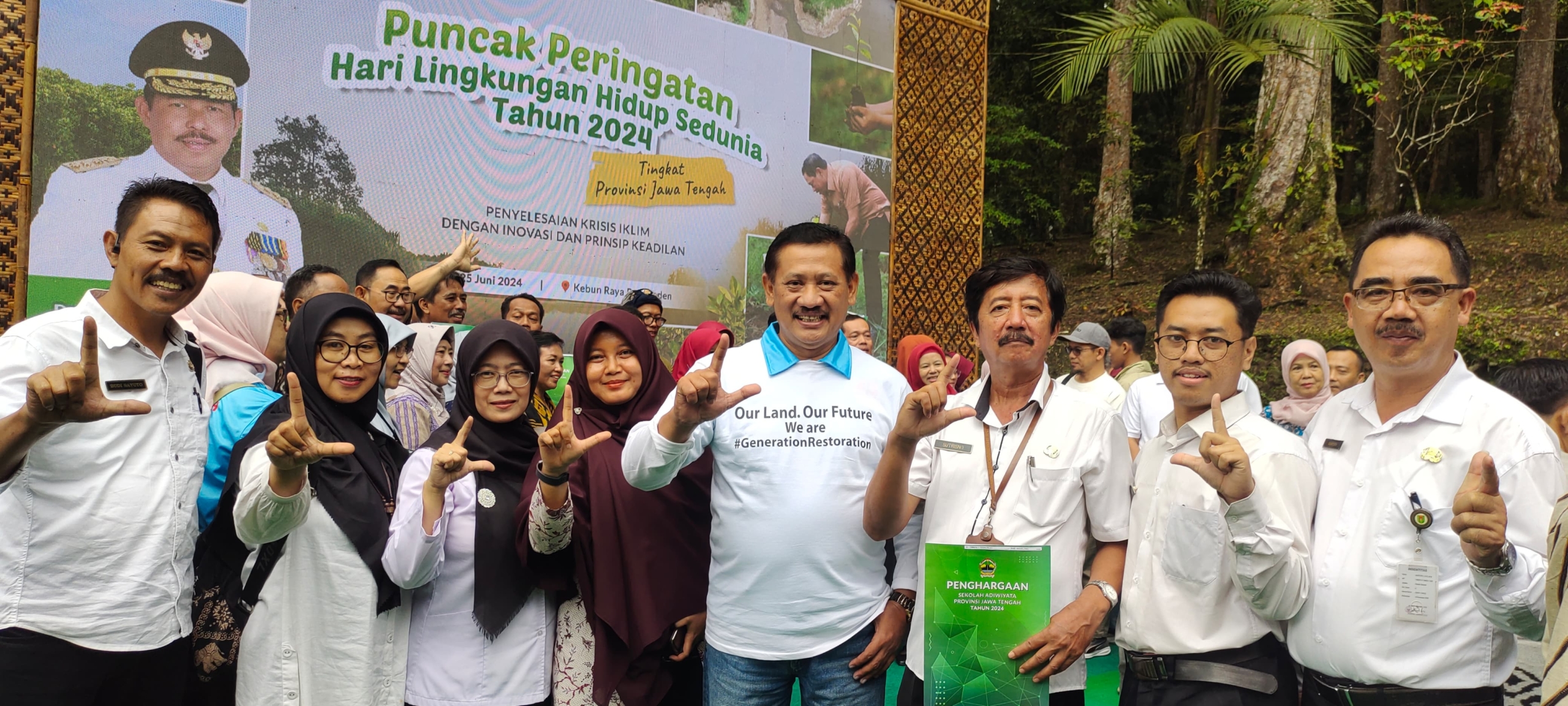 DLHK Jateng Berikan Penghargaan Adiwiyata Kepada 16 Sekolah di Kabupaten Magelang