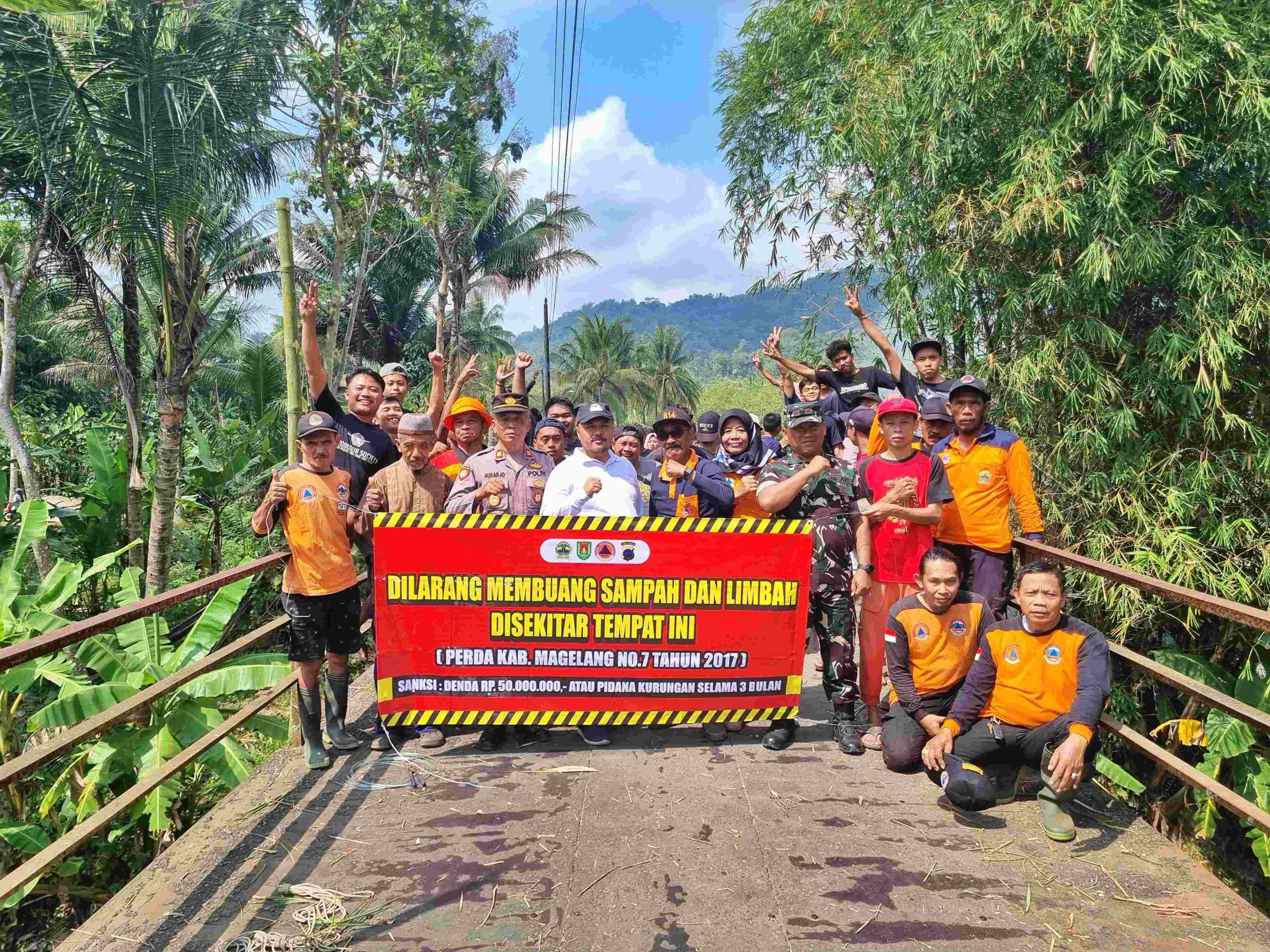 Bersih Kali Kluban dan Tutup Pondasi Jembatan Plengkung 7 Salaman