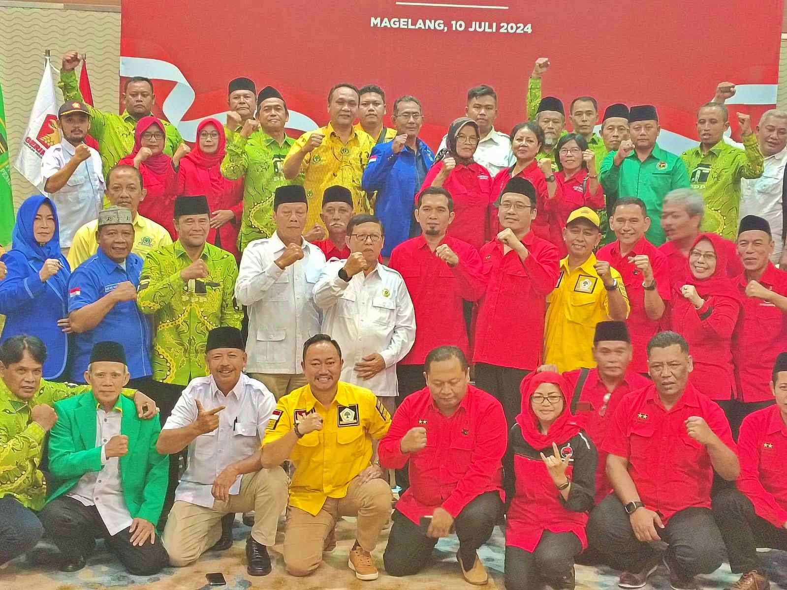 Foto bersama pengurus DPC lima Partai Politik atau parpol koalisi di Kabupaten Magelang untuk Pilbup Magelang 2024