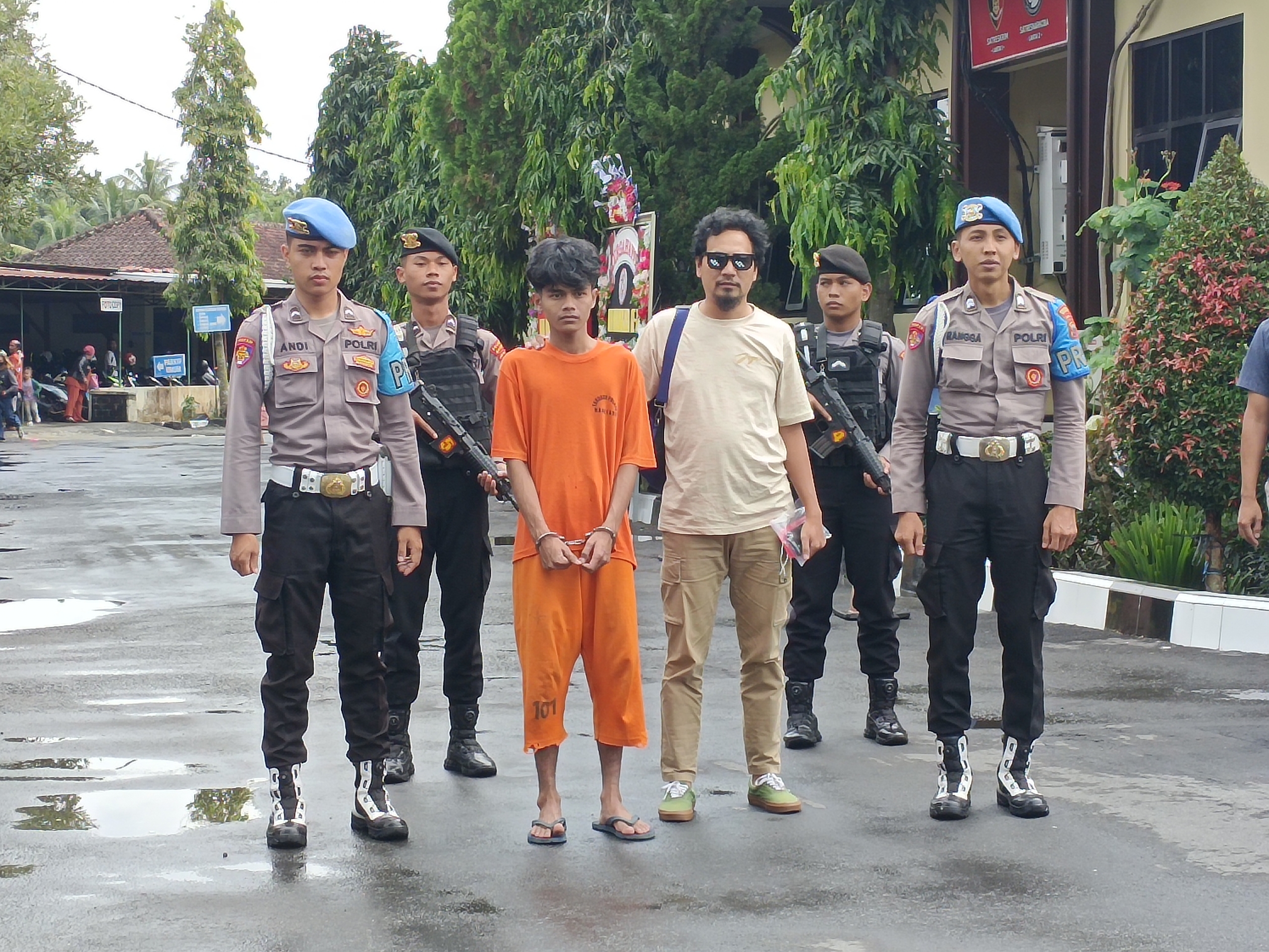 Tersangka penyimpan sajam untuk tawuran