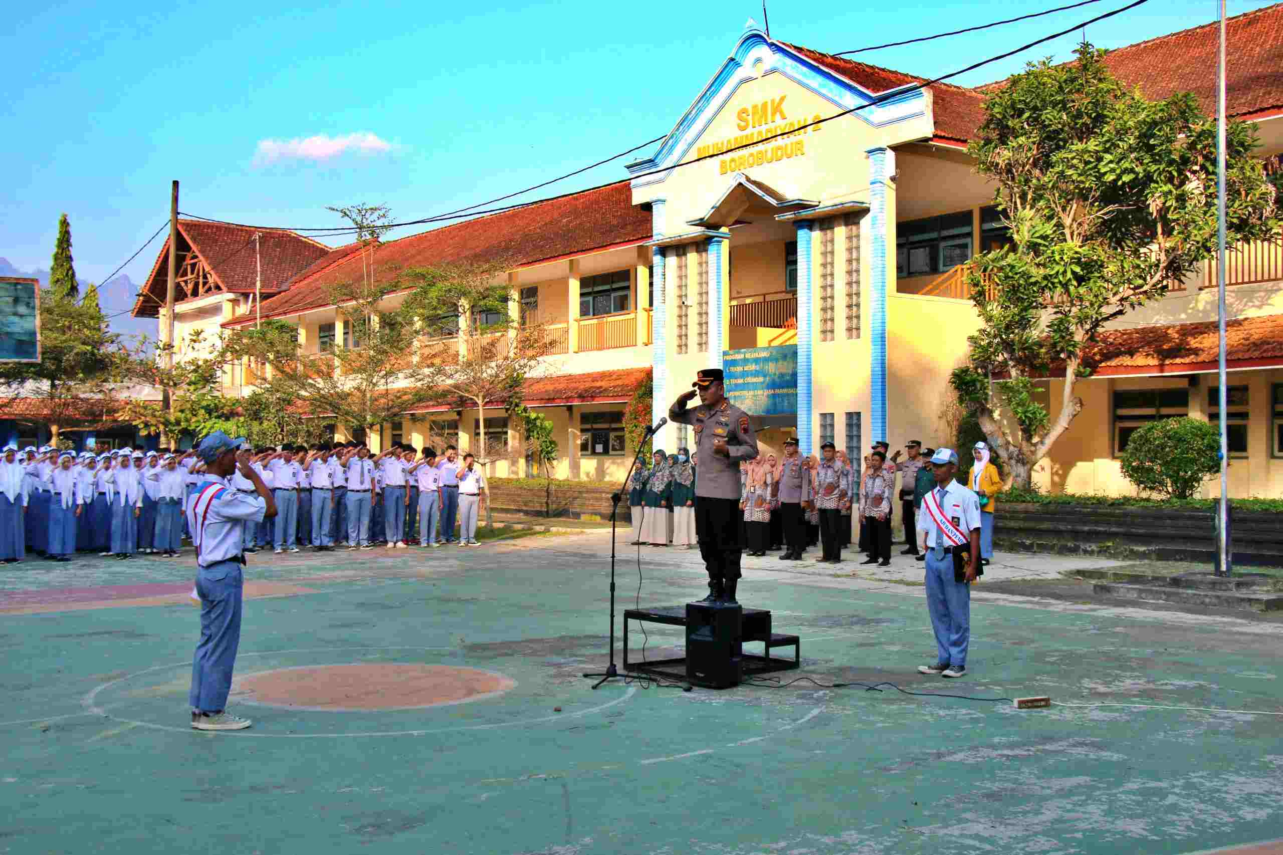 Kapolresta Magelang jadi pembina upacara di sekolah SMK Muhammadiyah 2 Borobudur