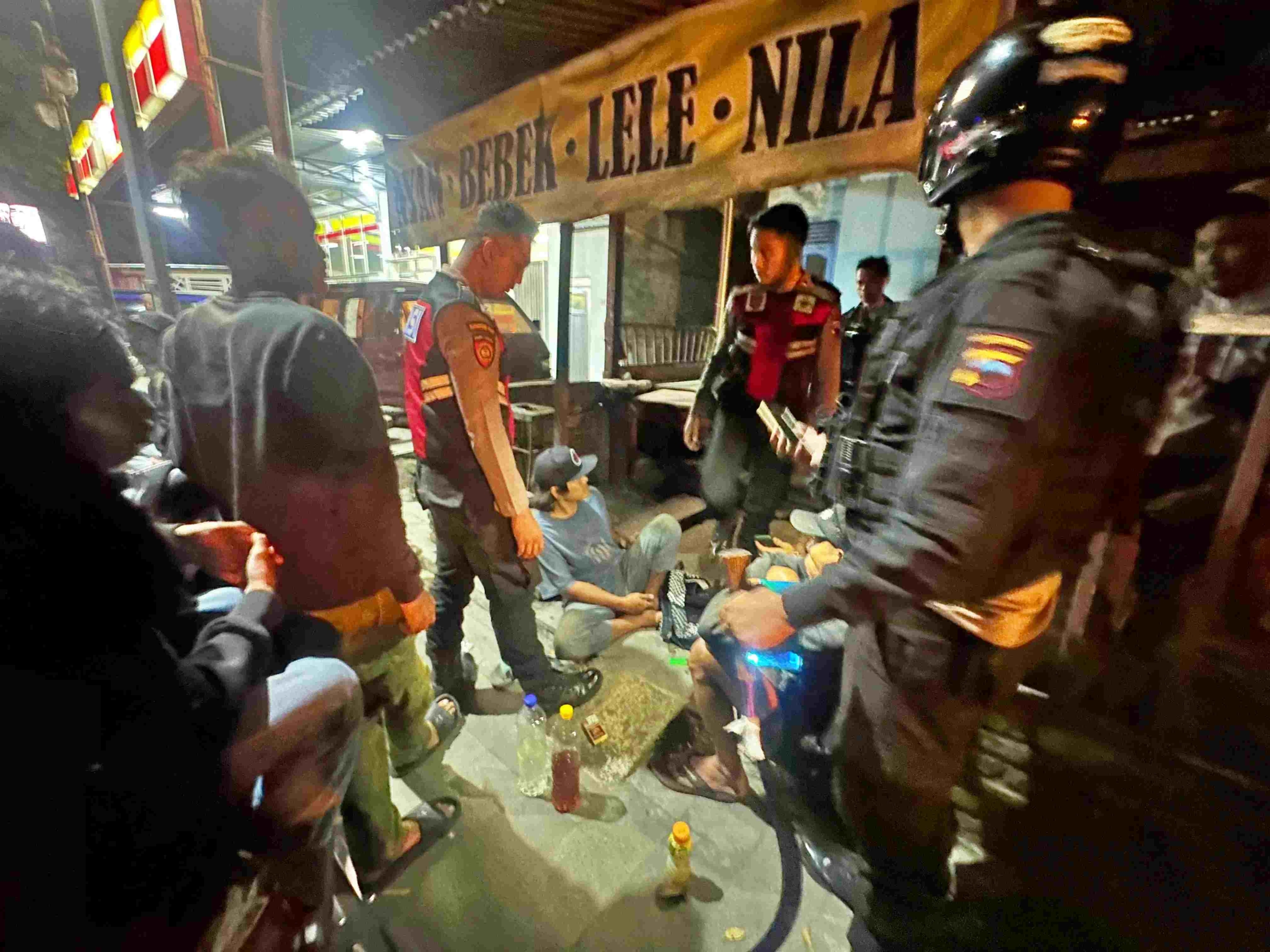 Petugas Polresta Magelang saat amankan para remaja yang diduga akan lakukan aksi tawuran