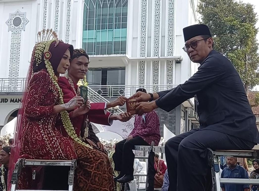 Selamat! 12 Pasang Pengantin Ikuti Nikah Bareng di Universitas Muhammadiyah Magelang