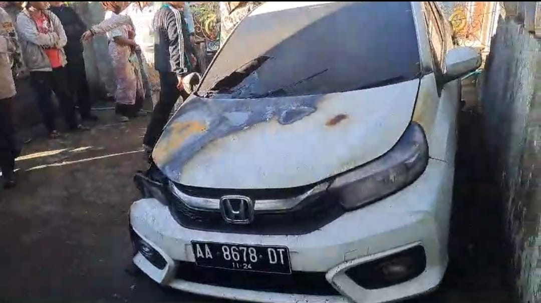 mobil terbakar di Kajoran Magelang