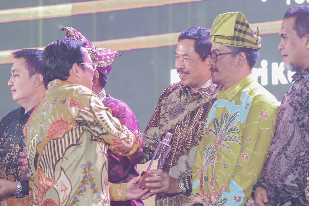 Gencarkan Gerakan Pangan Murah, Pemprov Jateng Terima Dua  Penghargaan Bapanas Award