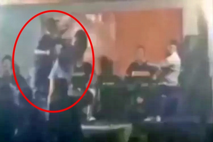 tangkapan layar video viral kepala sekolah tendang biduan