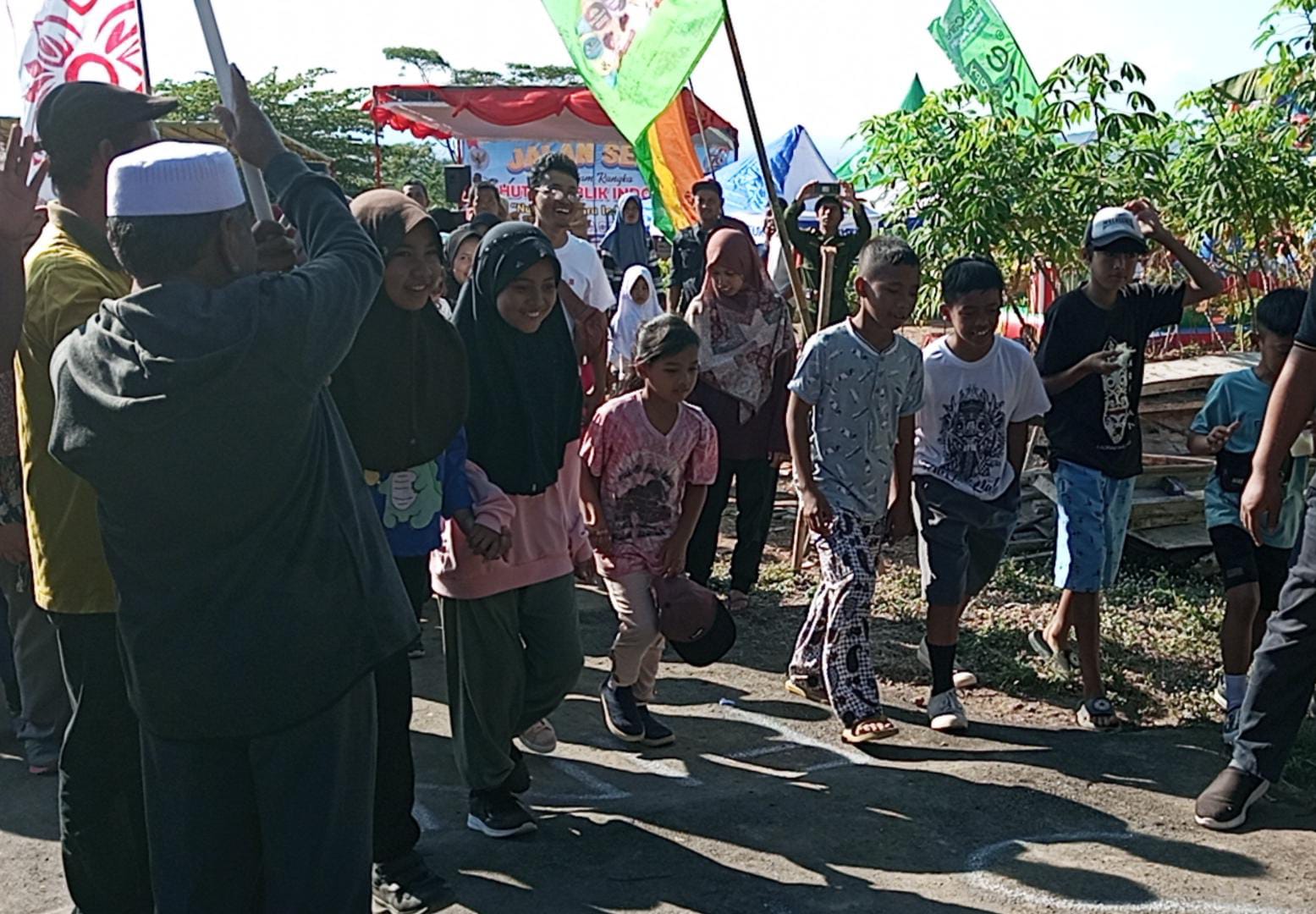 Peringati HUT ke-79 RI, Warga RW 8 Gandusari Bandongan Magelang Antusias Ikuti Jalan Sehat