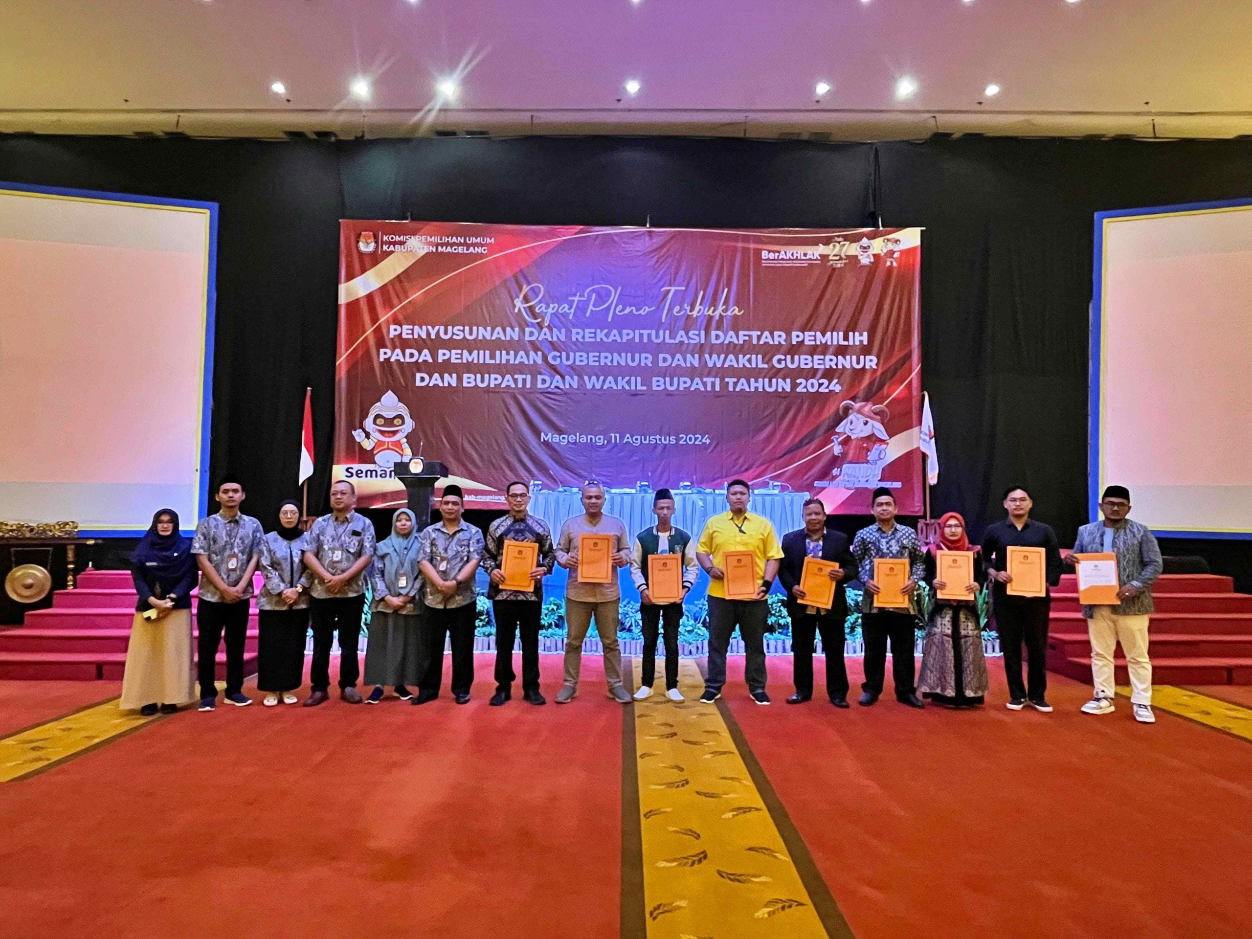 Penyerahan SK DPS Pilkada 2024 Kabupaten Magelang dari KPU Kabupaten Magelang ke Bawaslu Kabupaten Magelang dan perwakilan Partai Politik