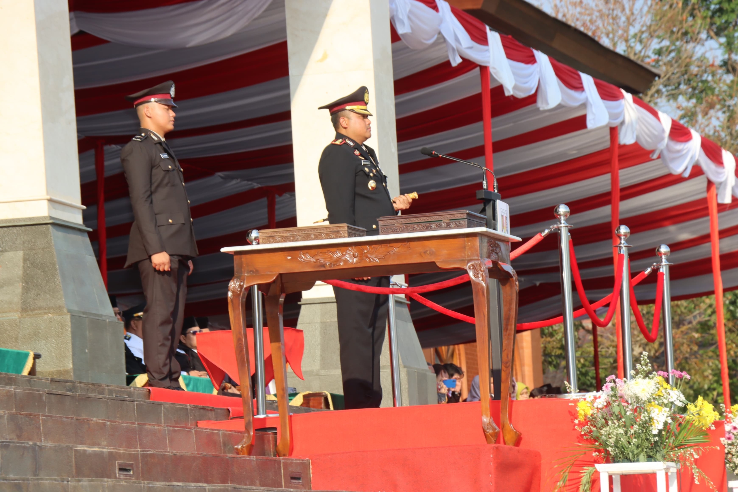 Peringatan HUT ke-79 RI, Kapolres Magelang Kota Pimpin Upacara Penurunan Bendera di Lapangan Pancasila Akmil