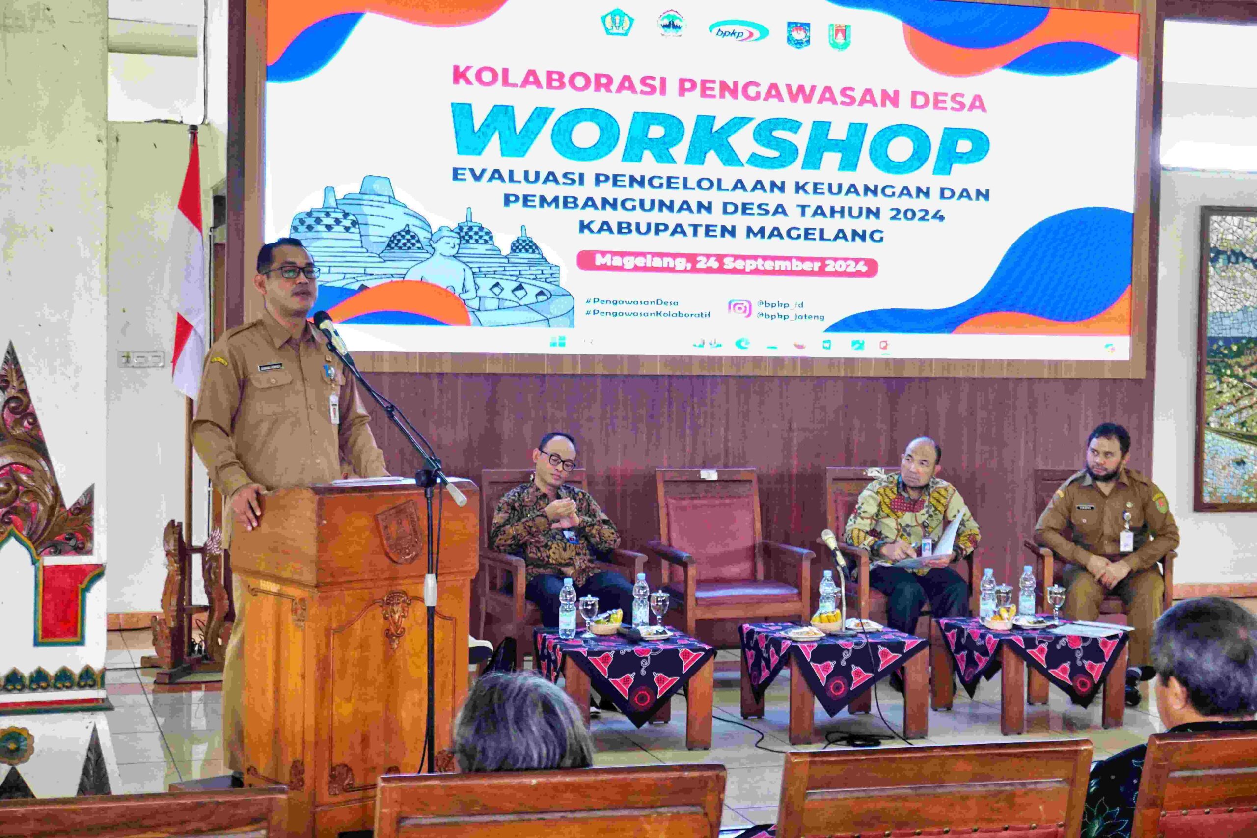 Asisten Pemerintahan dan Kesra Setda Kabupaten Magelang, Bambang Hermanto saat membuka kegiatan workshop evaluasi pengelolaan keuangan dan pembangunan desa di Kabupaten Magelang tahun 2024
