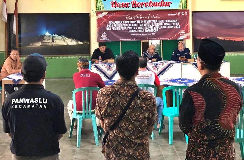 Bawaslu Kabupaten Magelang saat Monitoring Rapat Pleno Terbuka Rekapitulasi DPSHP