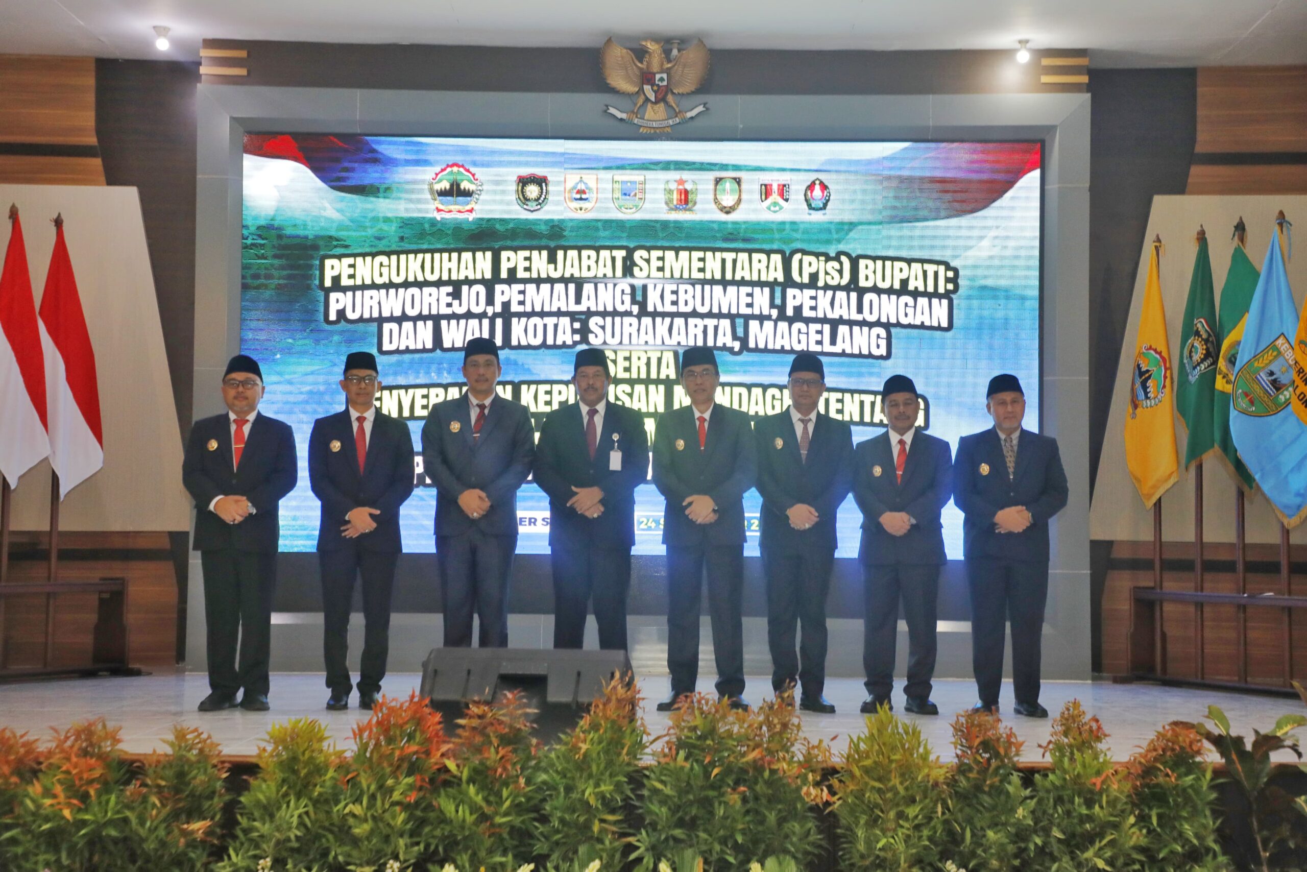 Jelang Tahapan Kampanye Pilkada, Nana Sudjana Kukuhkan 6 Penjabat Sementara Kepala Daerah
