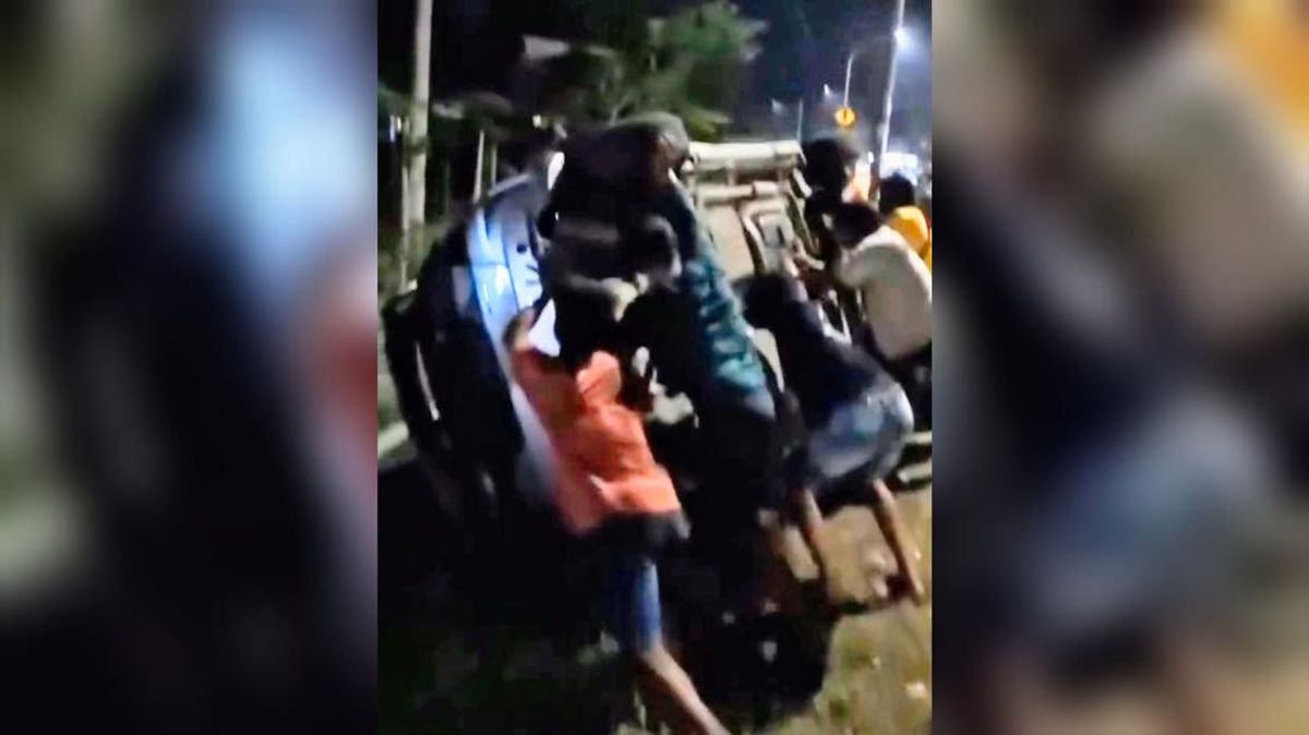 KEBUMEN VIRAL. MOBIL DIRUSAK WARGA