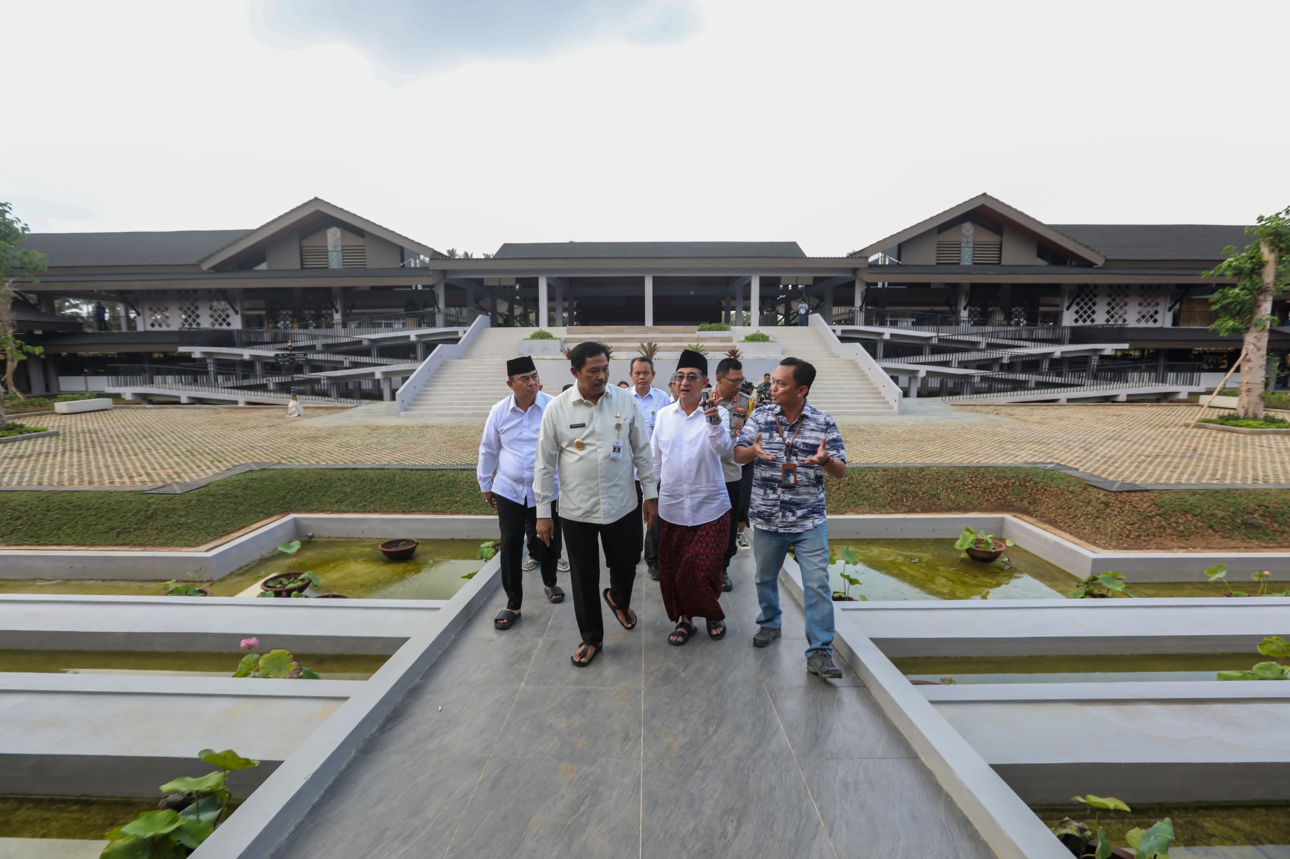 Segera Diresmikan Presiden, Nana Sudjana Tinjau Kesiapan Kampung Seni Borobudur