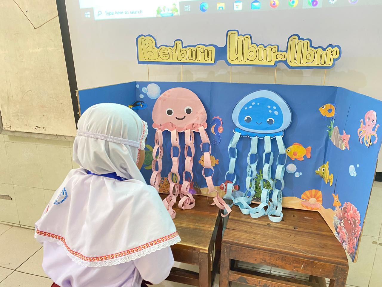 HORE! Anak-Anak SD Muhammadiyah Bausasran Yogyakarta Happy ’Berburu Ubur-Ubur’