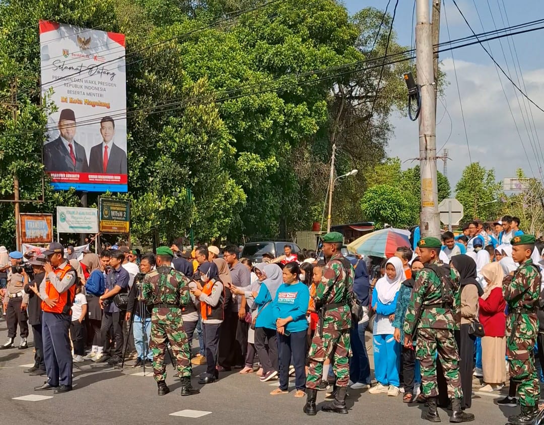 Antusias Masyarakat Magelang Melepas Kepulangan Kabinet Merah Putih ke Jakarta