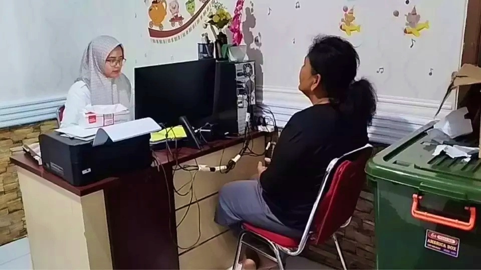 Ibu yang tega menyetubuhi anak kandungnya sendiri tengah diperiksa Polisi
