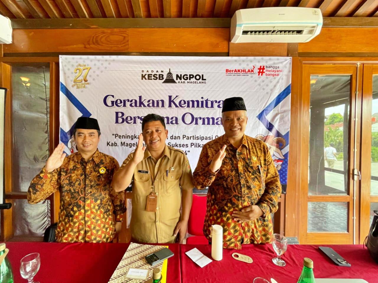 Ketua DPD LDII Kabupaten Magelang, KH. Modrik Santoso, S.Pd., M.M.Pd bersama pengurus dan Kesbangpol