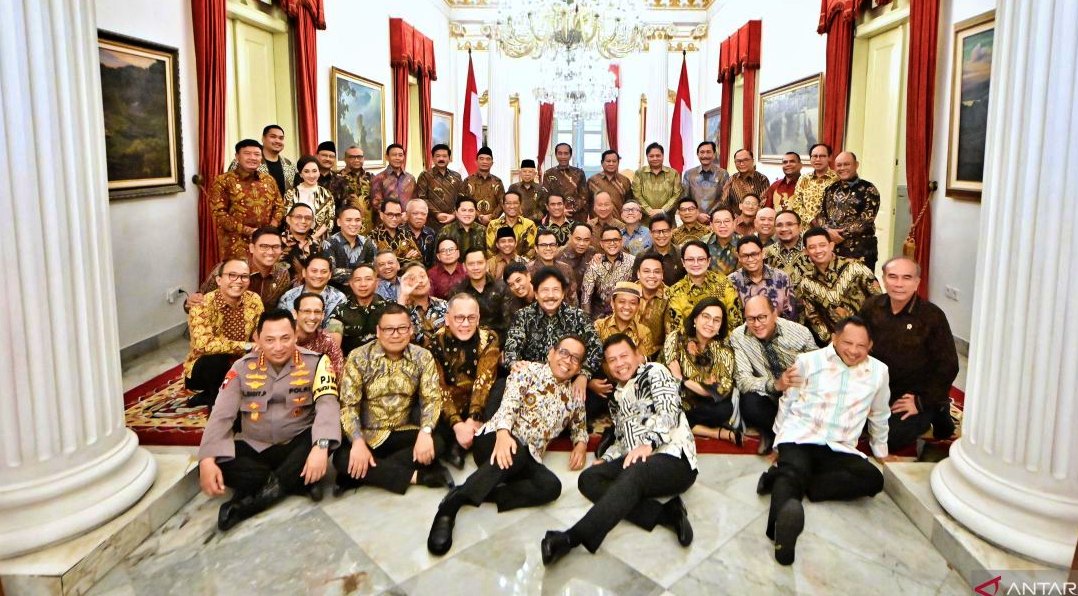 Presiden Jokowi saat foto bersama jajaran kabinet