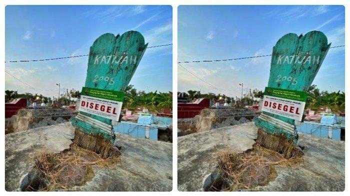 Salah satu makam di TPU di Indramayu terdapat sticker disegel