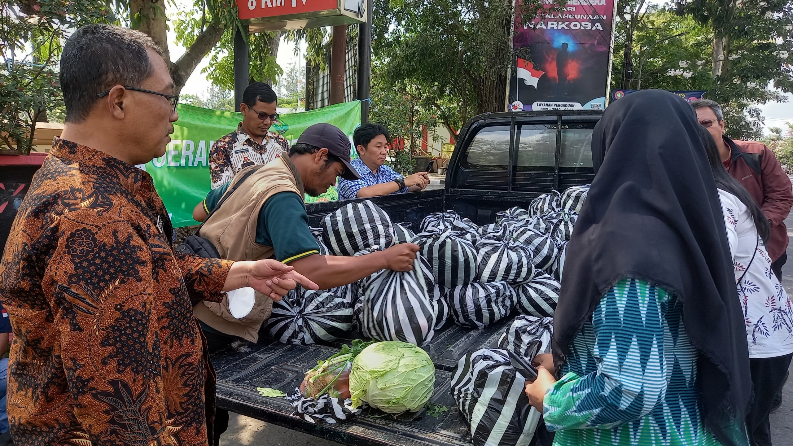 Bantu Petani, ASN Kabupaten Magelang Borong Sayuran