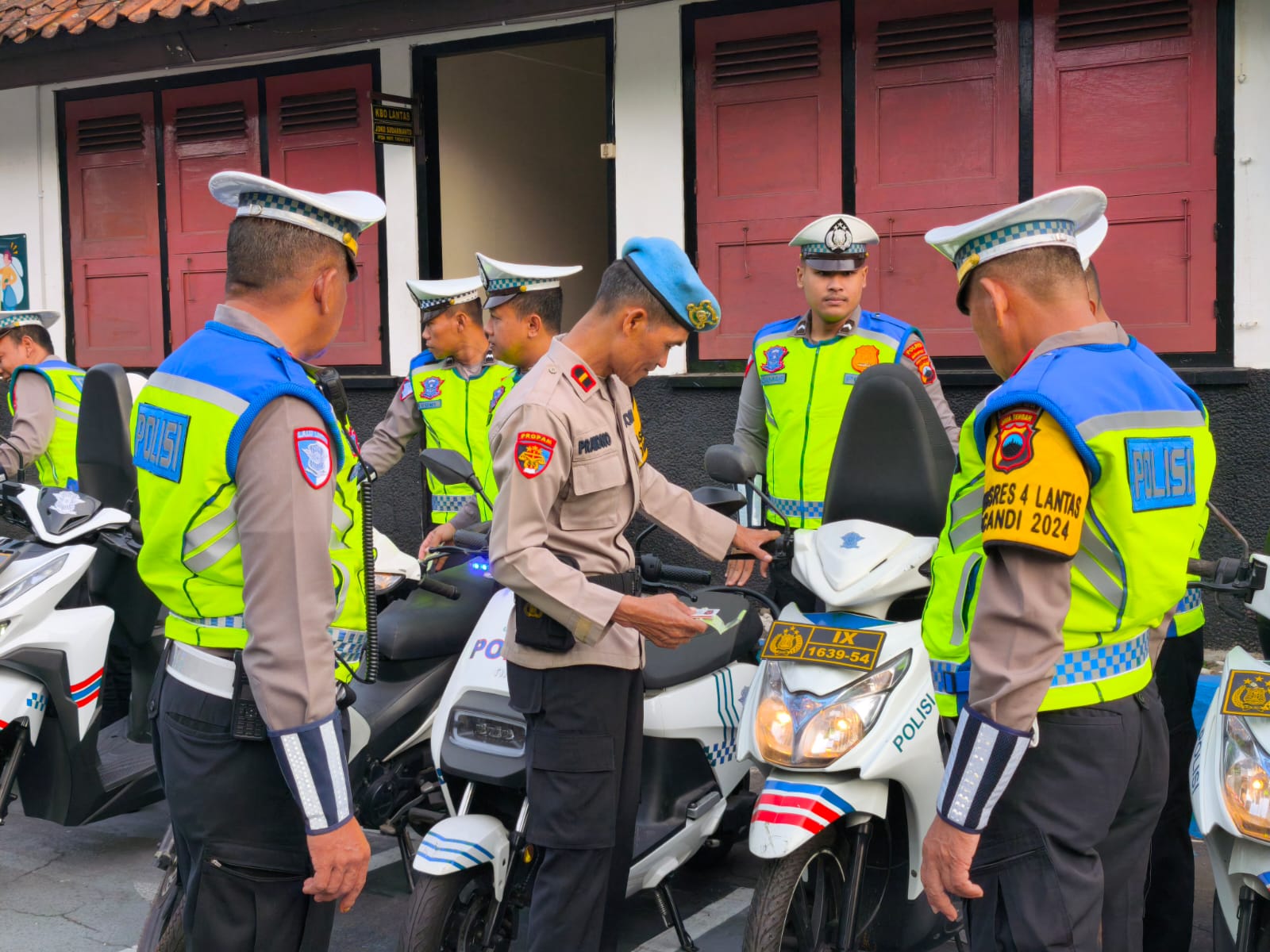 Operasi Zebra Candi 2024, Propam Lakukan Pemeriksaan Kendaraan dan Personel Satlantas Polres Magelang Kota