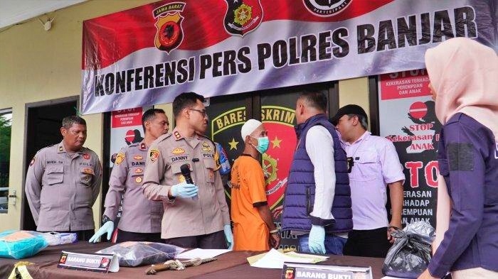 lansia ini tega cabule tetangganya sendiri karena tidak tahan saat korban sedang mandi