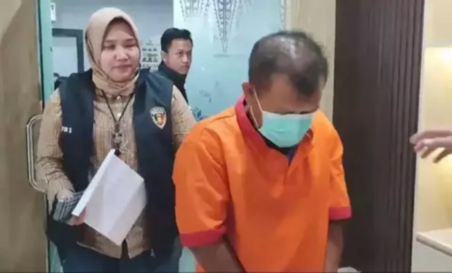 Seorang ayah memperkosa anak kandungnya sendiri selama 9 tahun