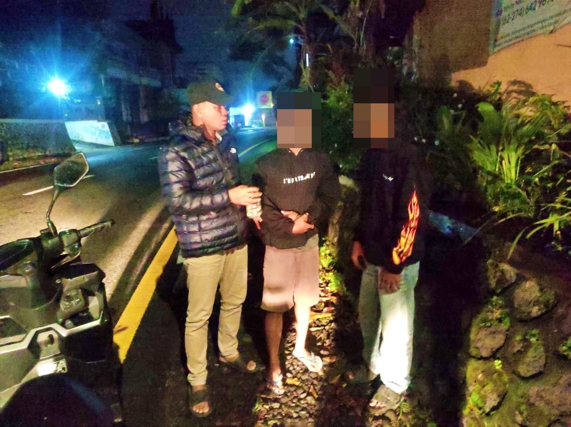 Kapolsek Muntilan saat amankan Miras dari dua orang yang masih pelajar