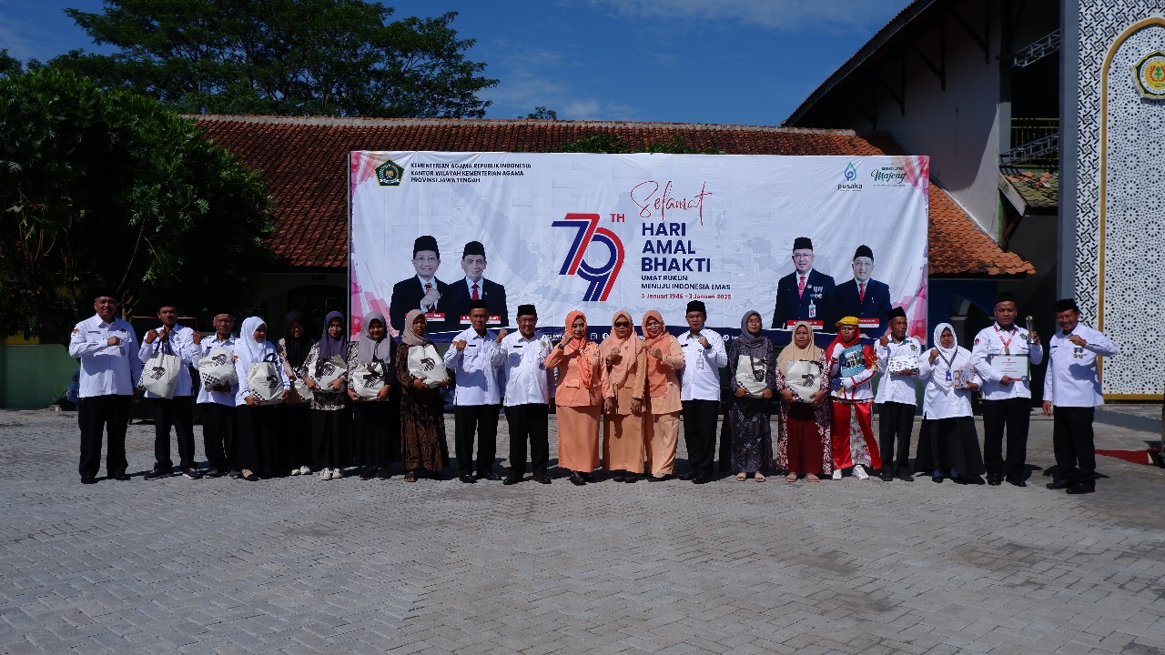 Upacara Hari Amal Bakti Ke-79 Kemenag RI Tingkat Kabupaten Magelang Berlangsung Khidmat di MAN 2 Magelang