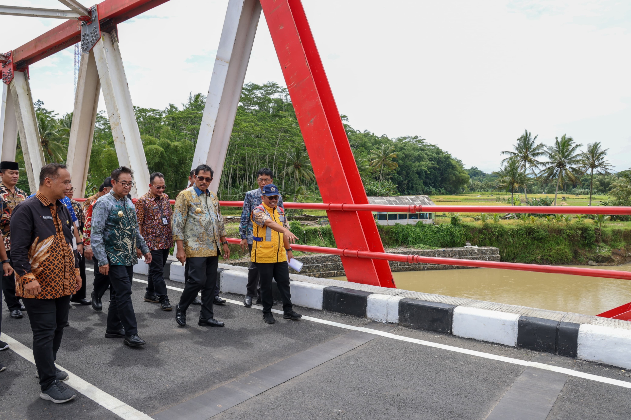 Pj Gubernur Jateng Resmikan Jembatan Kali Progo Sucipto Suwigo Magelang, Penghubung Ngembik Lor-Rejosari