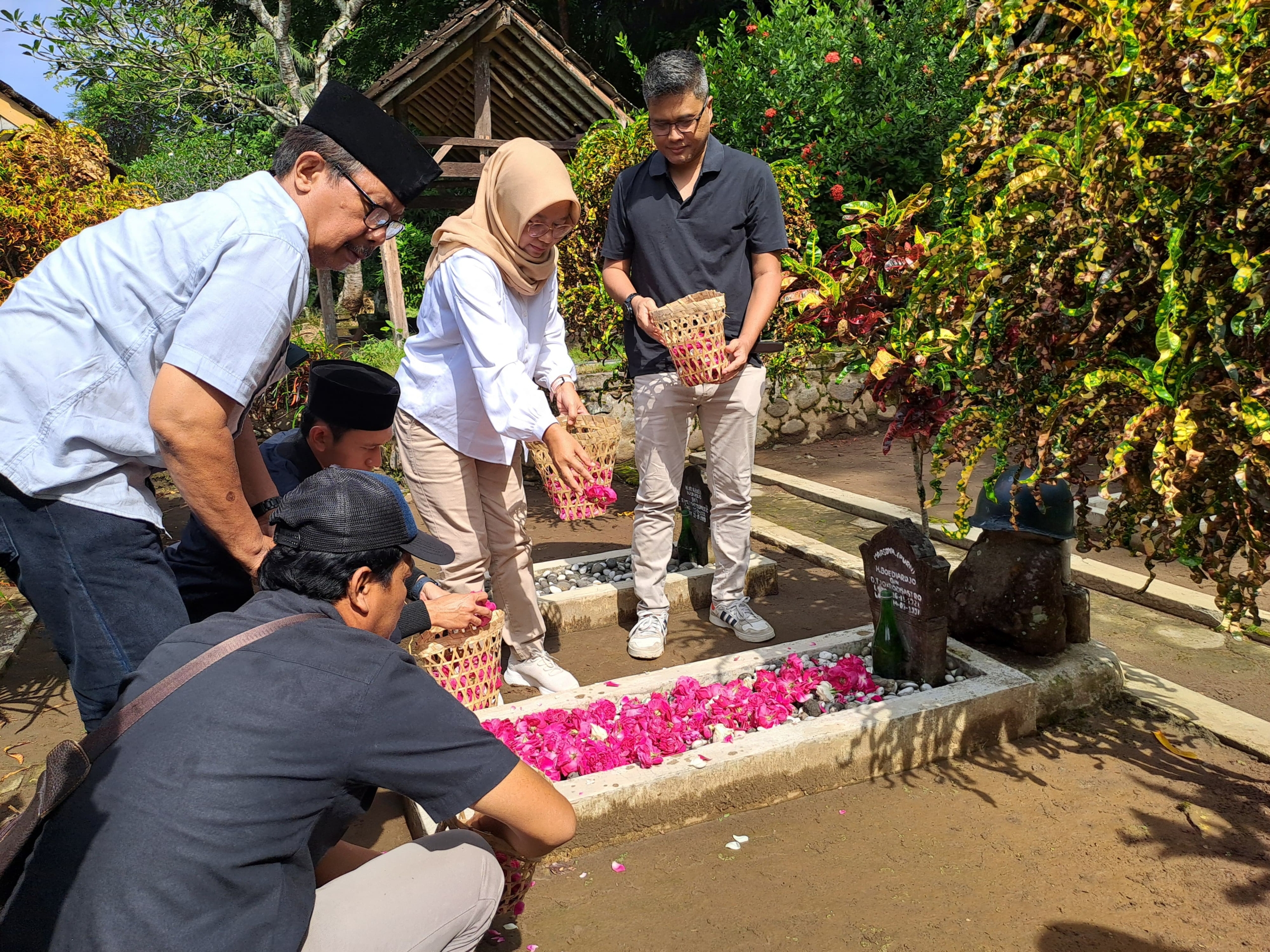 Peringati HPN 2025, PWI Kabupaten Magelang Ziarah ke Mantan Menteri Penerangan Boediardjo