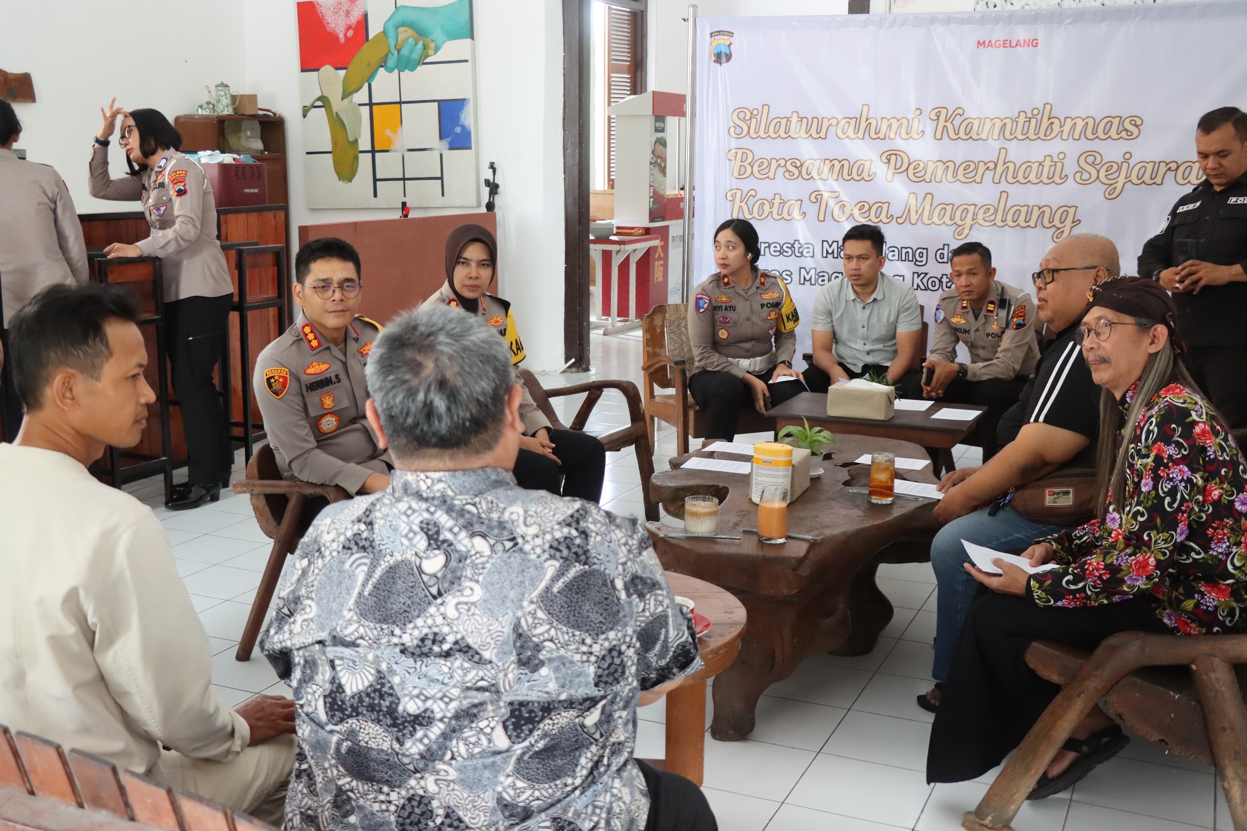 Kapolresta Magelang dan Kapolres Magelang Kota Silaturahmi Kamtibmas dengan Pemerhati Sejarah