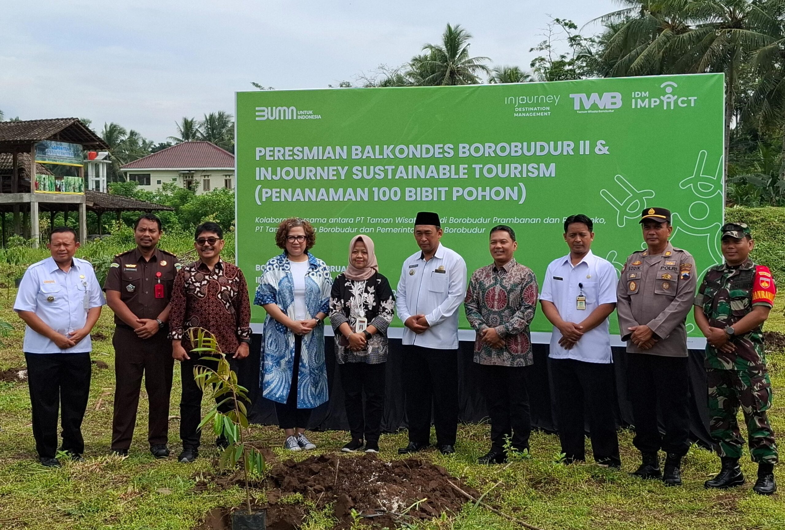 PT TWC Resmikan Balkondes Agro Eduwisata Borobudur dan Tanam 100 Bibit Pohon