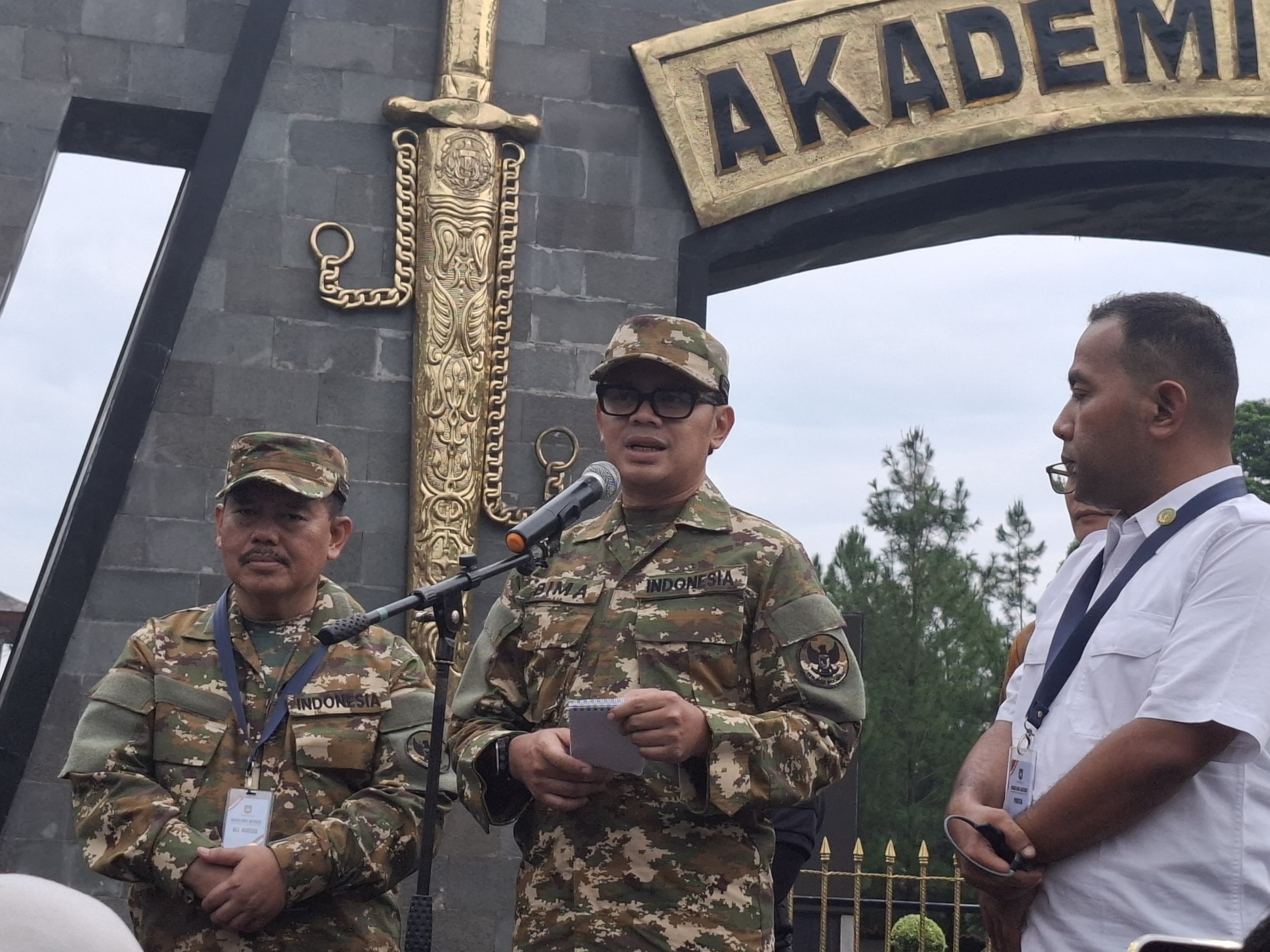 Wakil Menteri Dalam Negeri (Wamendagri) Bima Arya Sugiarto, saat persscon soal Retret Kepala Daerah